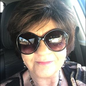 Meet your Posher, Carole